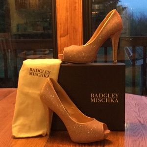 Peep toe pumps